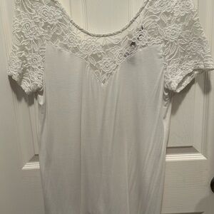 BKE Red S/S tee with lace in the front and on sleeves. Sz XL Good condition